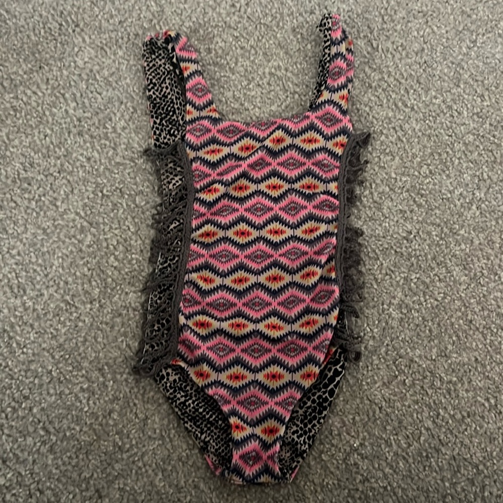 Little girls Acacia swim